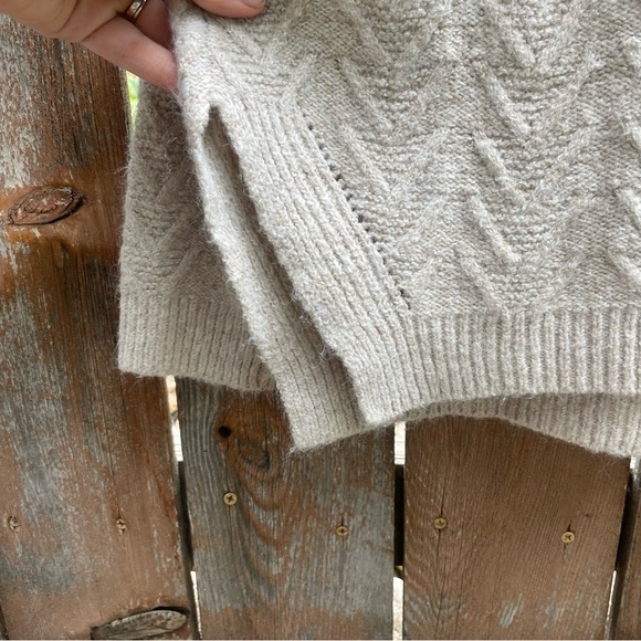 PINK LILY Women’s Tan Chevron Knit Oversized Sweater Size XS - Picture 9 of 11